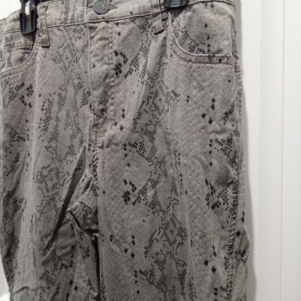 Kut from the Kloth Size 10 Snake Print Straight Leg Denim Jeans
